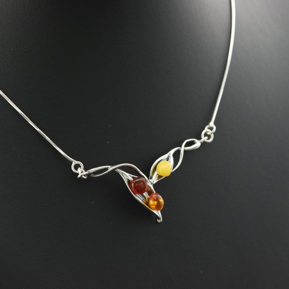 Sterling silver necklace with natural Baltic amber - Picture 6 of 13